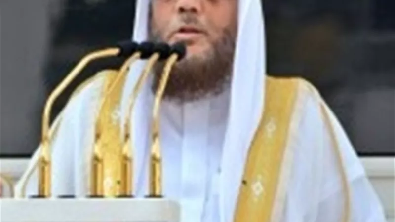 خطيب المسجد الحرام : استحكام الآفات تحيد بالمرء عن الصراط