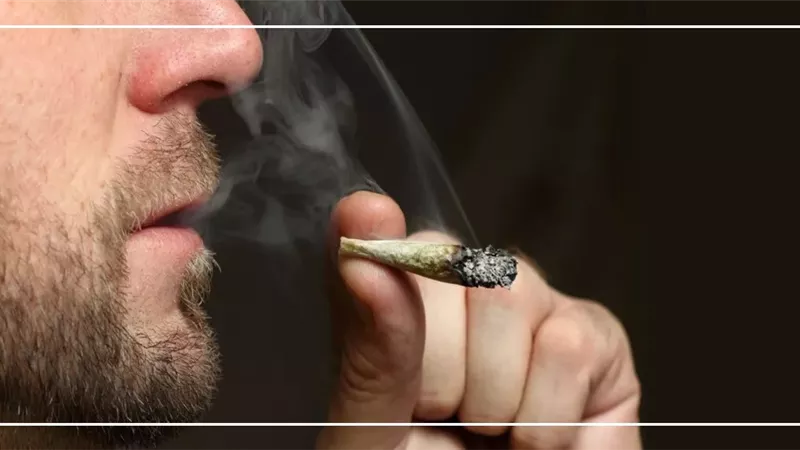 الجلوس في الأماكن التي يتم فيها تعاطي المخدرات محرم شرعًا