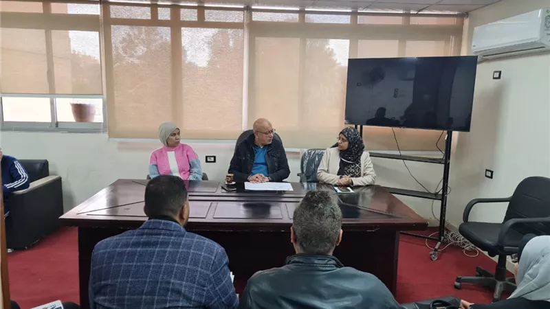 وكيل الوزارة يجتمع وفريق الإشراف بإدارة أبوتشت الصحية لرفع مؤشرات