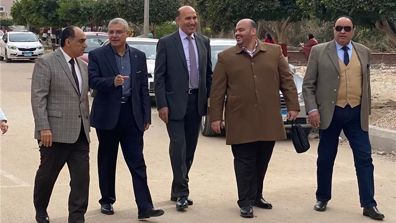 رئيس جامعة الزقازيق يتفقد أعمال تطوير الحرم الجامعي
