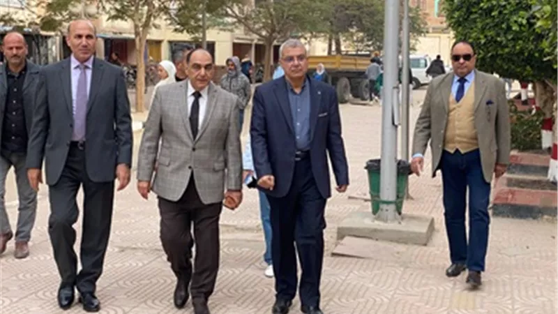 رئيس جامعة الزقازيق يتفقد أعمال تطوير الحرم الجامعي