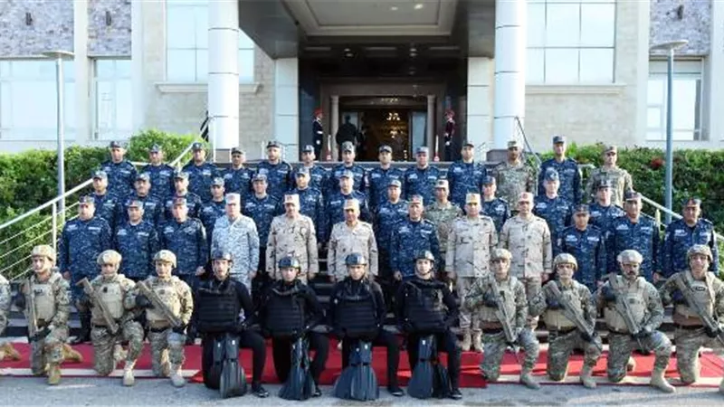 وزير الدفاع يتفقد قاعدة الإسكندرية البحرية ويلتقى بعدد من المقاتلين