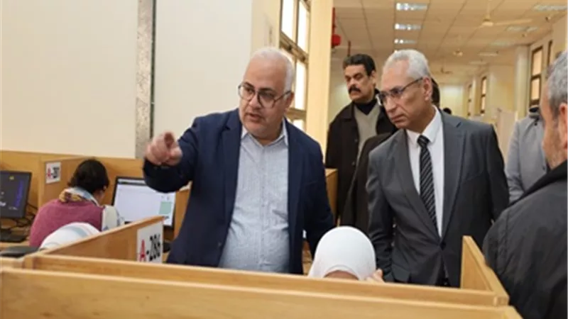 رئيس جامعة المنيا يتفقد سير الاختبارات لـ4 كليات