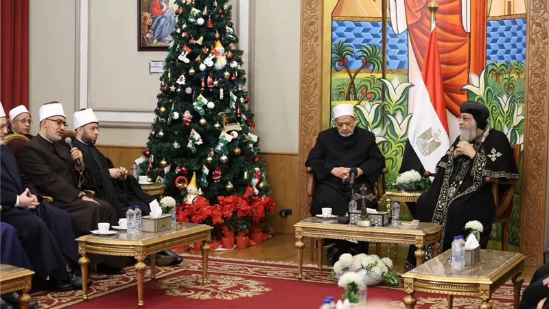 المفتي يهنئ البابا تواضروس والإخوة المسيحيين بأعياد الميلاد