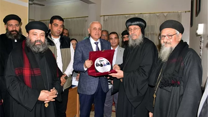 محافظ الأقصر يهنئ أسقف إسنا وأرمنت بعيد الميلاد المجيد