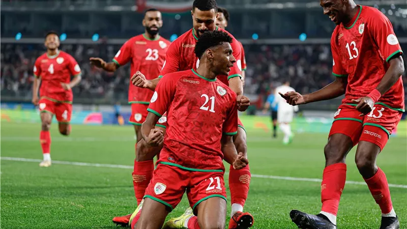 منتخب عمان يفتتح التسجيل أمام البحرين فى نهائي خليجي 26