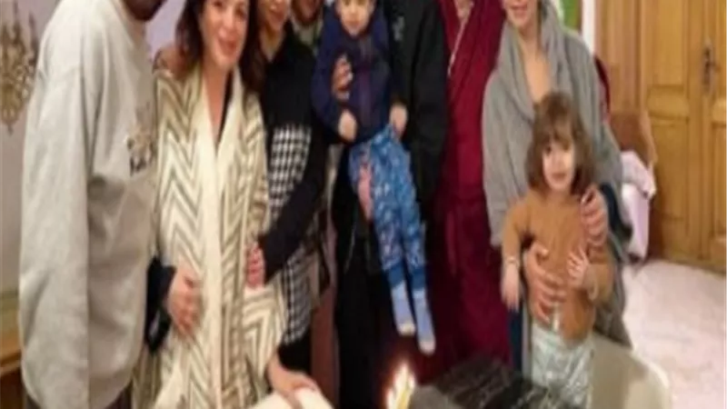 إلهام شاهين تحتفل بعيد ميلادها وسط أسرتها