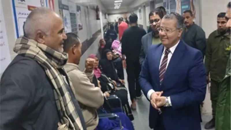 الدخاخني يتابع الخدمة الطبية والمرضى بوحدة الكلى الصناعي بمستشفيات جامعة بنها