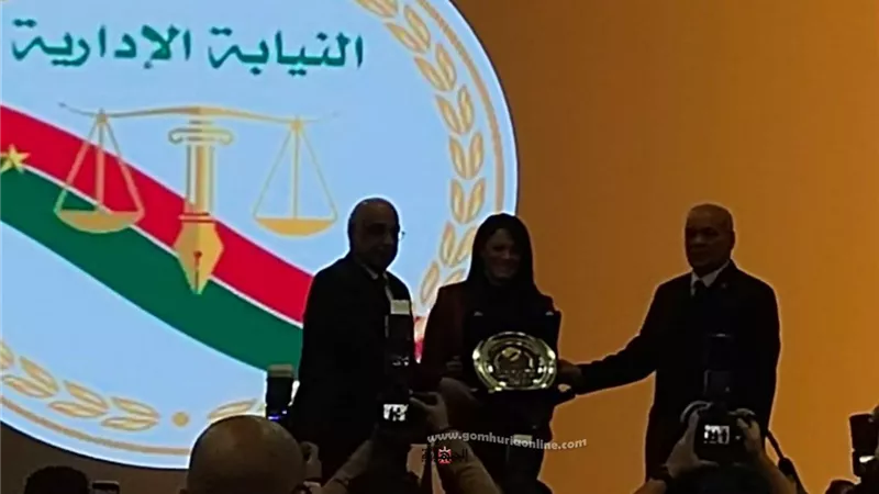 النيابة الإدارية تهدي درعها لوزيري التخطيط والرياضة