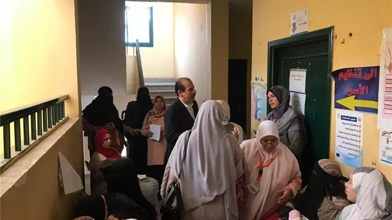 نائب وزير الصحة يتفقد 4 وحدات للأسرة ويوقع الجزاءات على المقصرين
