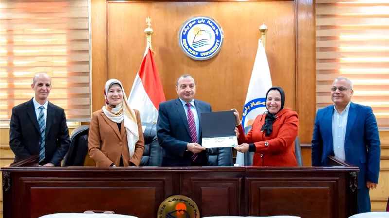 تكريم المتميزين بمركز ضمان الجودة بجامعة بنى سويف