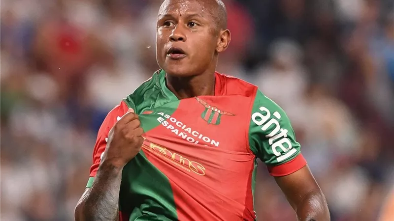 العثور على جثة لاعب أوروجواياني منتحرا في فندق بالإكوادور