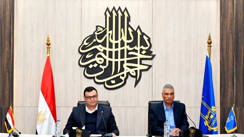 وزير الإسكان ومحافظ أسوان يلتقيان القيادات البرلمانية والتنفيذية والشعبية