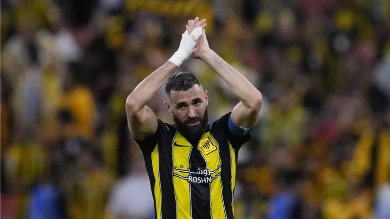 الفحص الطبى يحسم مشاركة بنزيما وديابي في لقاء الاتحاد ضد الهلال