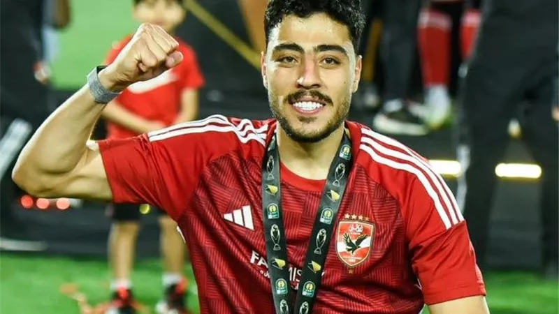 تطورات تجديد عقد أكرم توفيق مع الأهلي.. شوبير يكشف التفاصيل