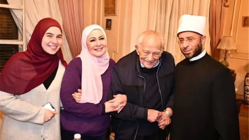 لفتة انسانية لوزير الاوقاف ببيت فنان الزمن الجميل رشوان توفيق