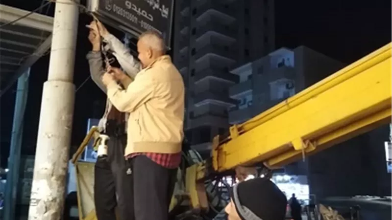 محافظ أسيوط يوجه بتقنين الإعلانات غير المرخصة