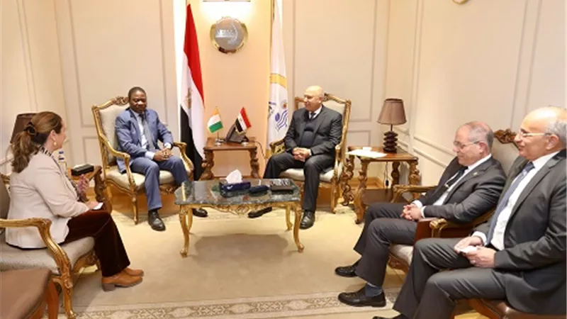 الوزير وسفير كوت ديفوار بمصر يبحثان تحقيق انطلاقة للتعاون المشترك