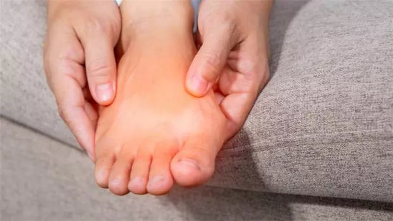 علامة في القدم تشير إلى مشاكل فى القلب..تعرف عليها