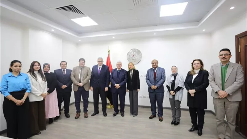 وزير التعليم العالي يبحث التعاون مع المدير الإقليمي لليونسكو