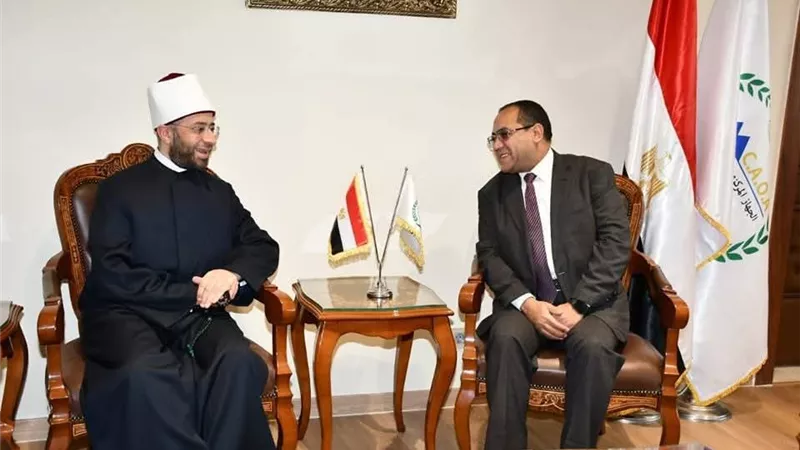 الشيخ والأزهري يبحثان مسابقات وظائف الأئمة والعمال