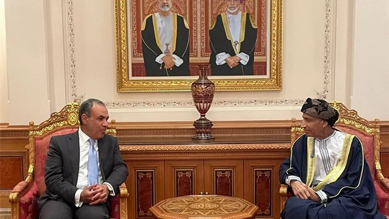 وزير الخارجية يلتقي مع نائب رئيس الوزراء بسلطنة عُمان