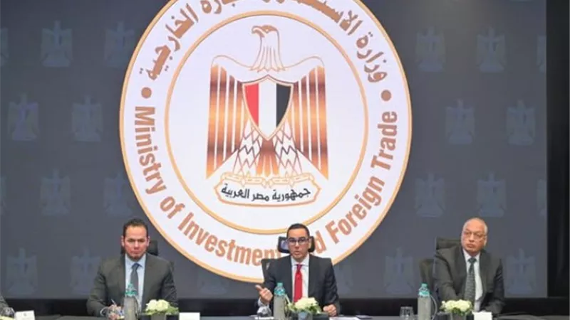 وزير الاستثمار يناقش مع أعضاء المجالس التصديرية محاور رد أعباء الصادرات