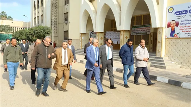 رئيس جامعةالزقازيق يتفقد أعمال تطوير المباني بالحاسبات والمعلومات