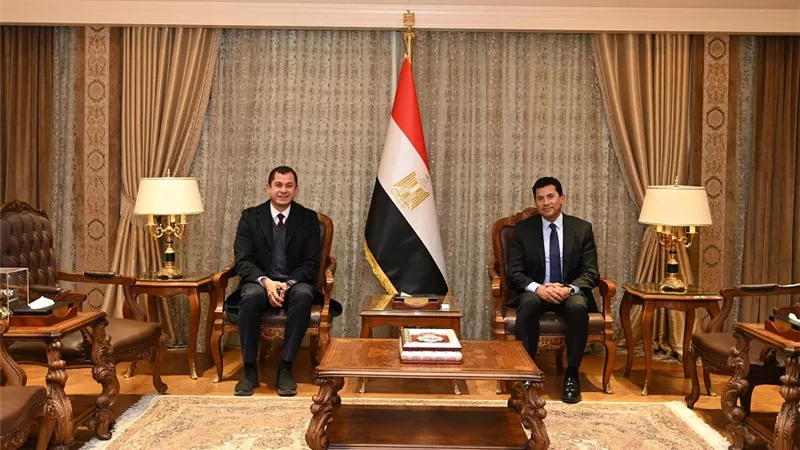 وزير الشباب وصندوق تحيا مصر يناقشان دعم أهالي مدينة الأسمرات