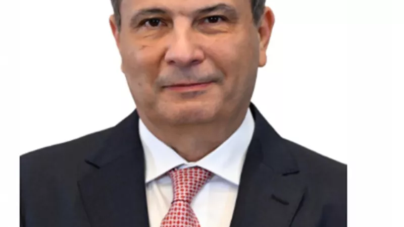 وزير الزراعة يهنئ الاخوة الأقباط وقداسة البابا تواضروس