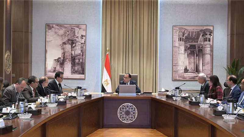 الحكومة: تأمين وتوفير احتياجات المواطنين من الأدوية الناقصة والمستلزمات الطبية