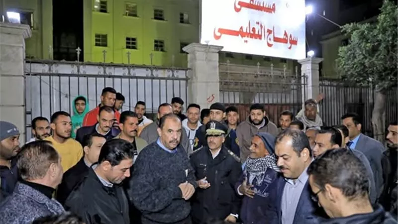 محافظ سوهاج يتفقد بعض المواقع المقترحة لوضع عربات حضارية