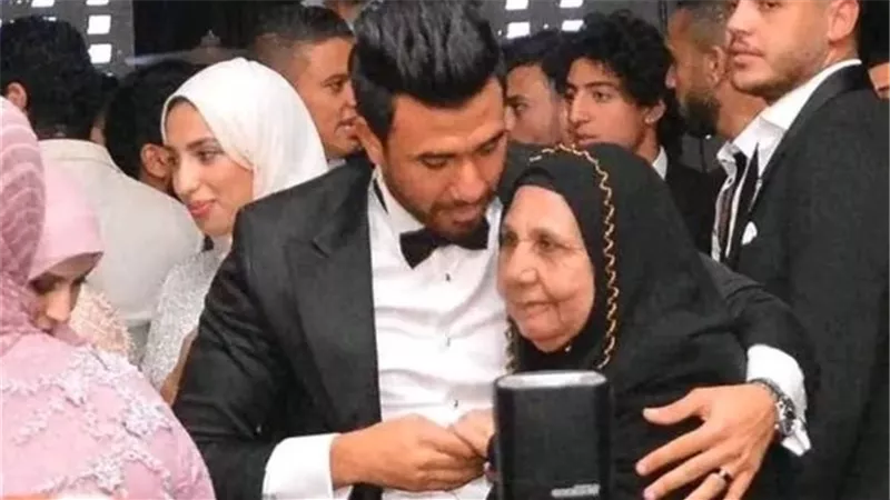 محمد هاني ينعى والدة تريزيجيه.. 