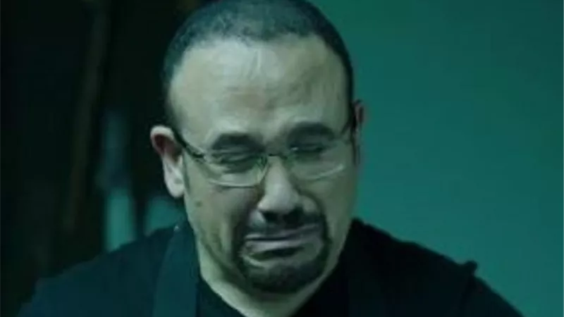 هشام عباس ممنوع من الكلام لمدة 10 أيام