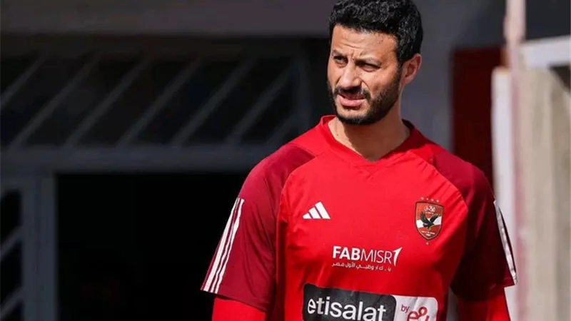 لاعبو الأهلي يرفضون تجديد عقودهم بسبب الشناوي .. بليغ أبوعايد يكشف التفاصيل
