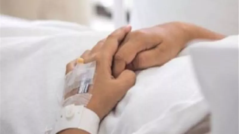 مطربة مصرية شهيرة تنجو من جلطة بالقلب