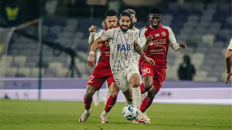 التعادل السلبى يحسم قمة الشارقة والعين في الدوري الإماراتي