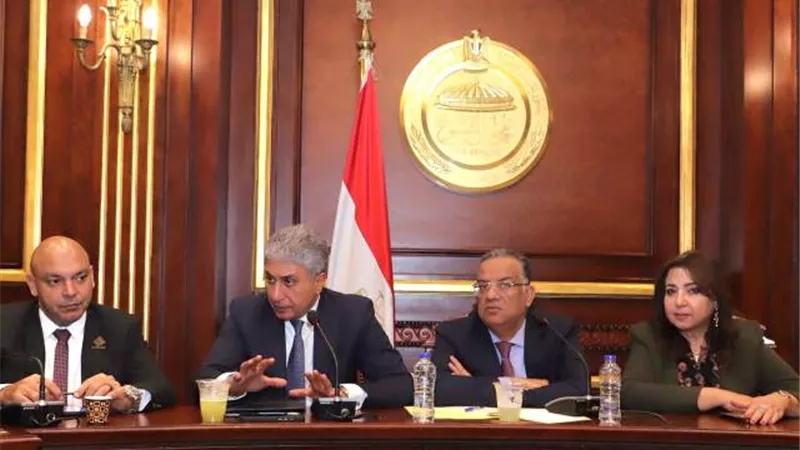وزير السياحة يشارك في اجتماع لجنة الثقافة بمجلس الشيوخ