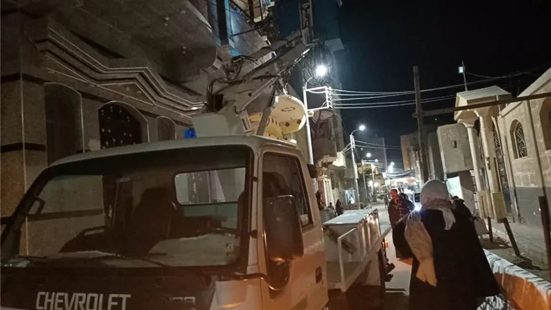 أسيوط:صيانة وتركيب كشافات جديدة لرفع كفاءة منظومة الإنارة بالزرابي