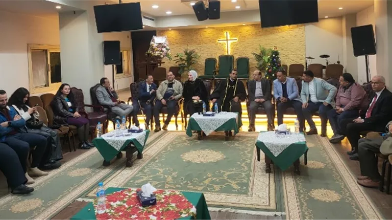 رئيس سوهاج الجديدة يقدم التهنئة للطوائف المسيحية بعيد الميلاد.. صور