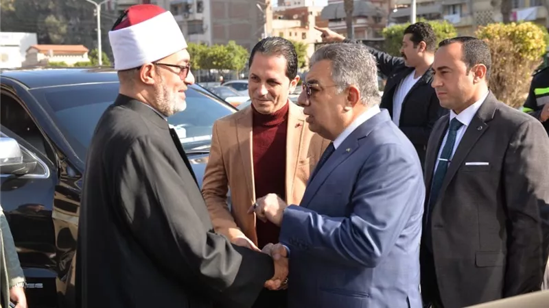 محافظ الدقهليةومفتي الجمهوريةيشهدان تسليم فرع الإفتاءبالمنصورة