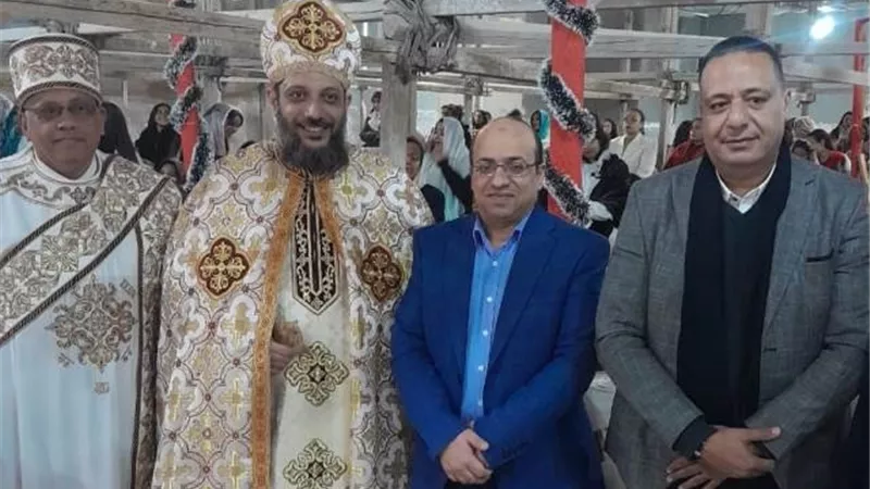 عبد البديع يحضر أول صلاة عيد الميلاد المجيد فى كنيسة سوهاج الجديدة.. صور
