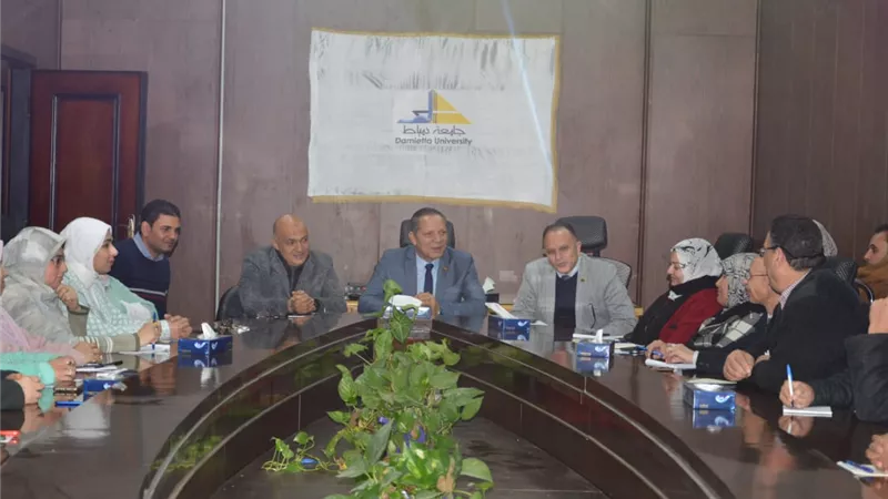 رئيس جامعة دمياط يفتتح ورشة عمل حول 