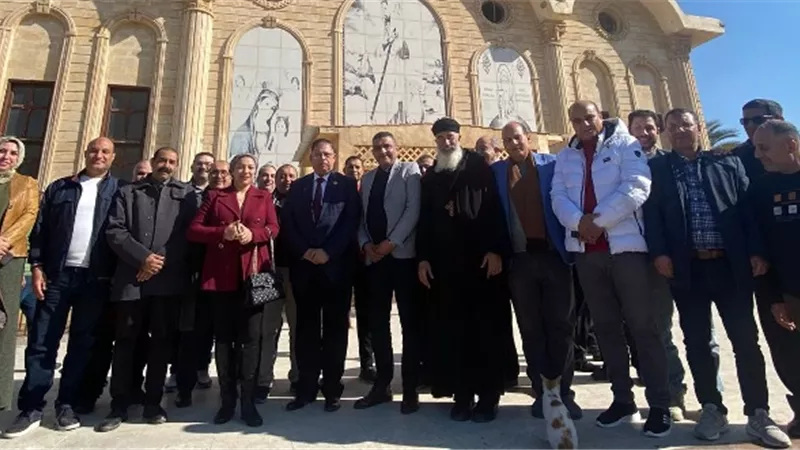 زيارة قيادات مدينة دمياط الجديدة لكنيسة العذراء للتهنئة بعيد الميلاد.. صور