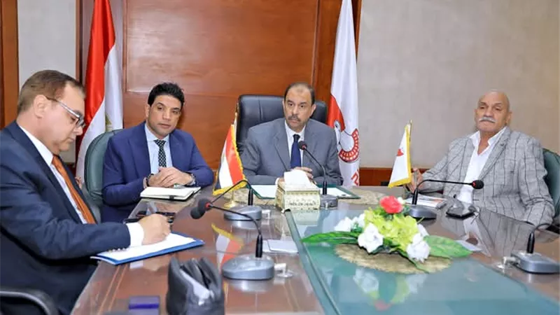 محافظ سوهاج يعقد اجتماعا لبحث خطة للتوسع في إقامة معارض السلع