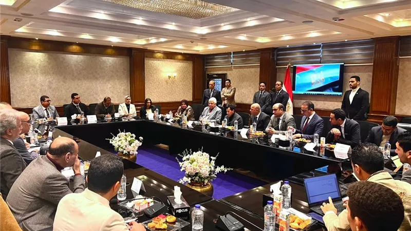 وزير الشباب يشهد المائدة المستديرة لبرنامج مواجهة الشائعات 