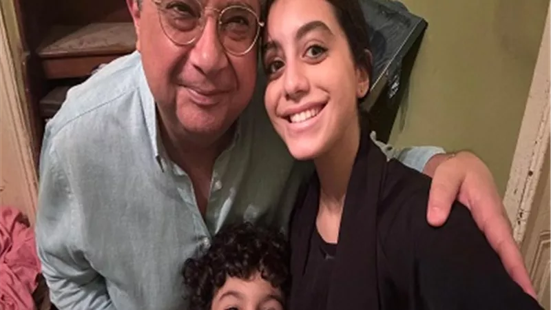 ياسمينا العبد برفقة ماجد الكدواني فى كواليس مسلسل موضوع عائلي ٣