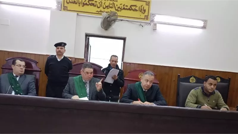 السجن 10 سنوات وغرامة 100 ألف جنيه لـ