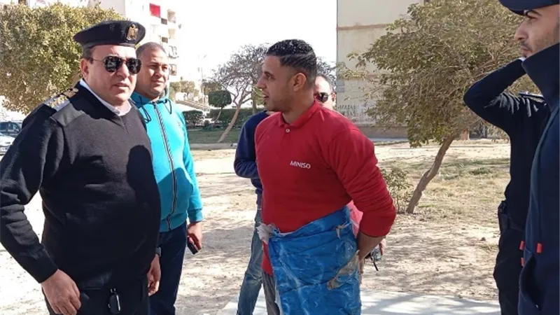 سعد: جهاز 15 مايو يشن حملة مكبرة على المخالفات والإشغالات بالمدينة.. صور