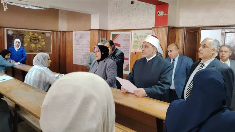 رئيس جامعة الأزهر يتابع امتحانات كلية الدراسات الإسلامية بالزقازيق